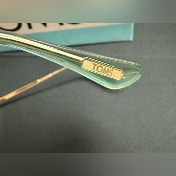 Brand New TOMS “Tulum” Bright Gold Laminate Gradient Brown Oversized Sunglasses - Picture 7 of 8